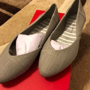Kelly & Katie Light Grey Flats